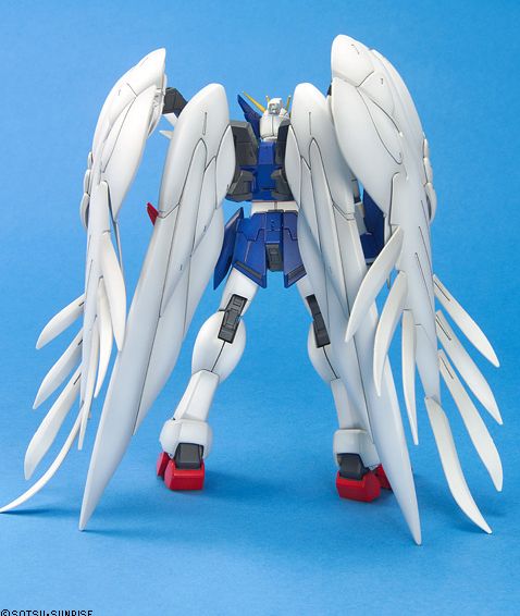 Gundam 1/100 MG Gundam Wing Endless Waltz XXXG-00W0 Wing Gundam Zero EW (Wing Zero Custom) Model Kit