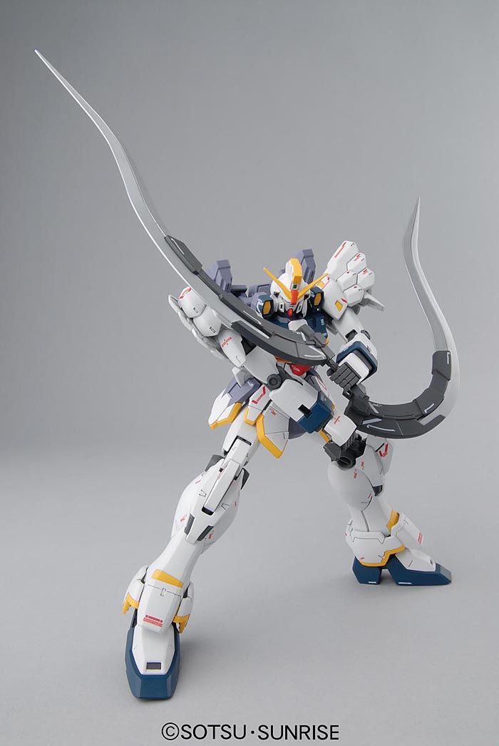 Gundam 1/100 MG Gundam Wing EW XXXG-01SR Gundam Sandrock Model Kit